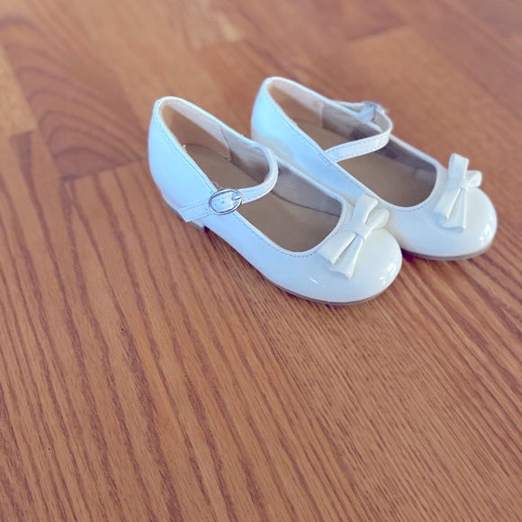 The Children's Place Other - Toddler girl white dress shoes
